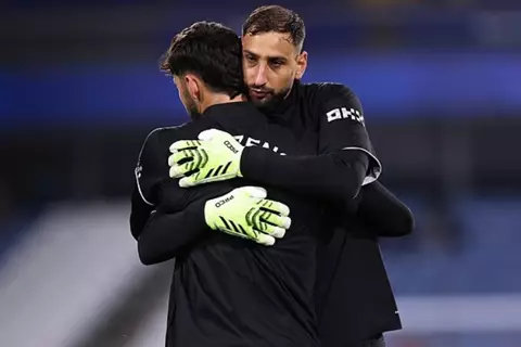 بعد وصول دوناروما.. مانشستر سيتي يواجه أزمة في حراسة المرمى